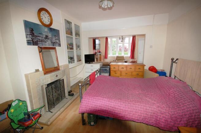 Dining room (bedroom