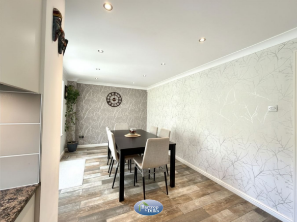 5 bed Detached for sale Image 12