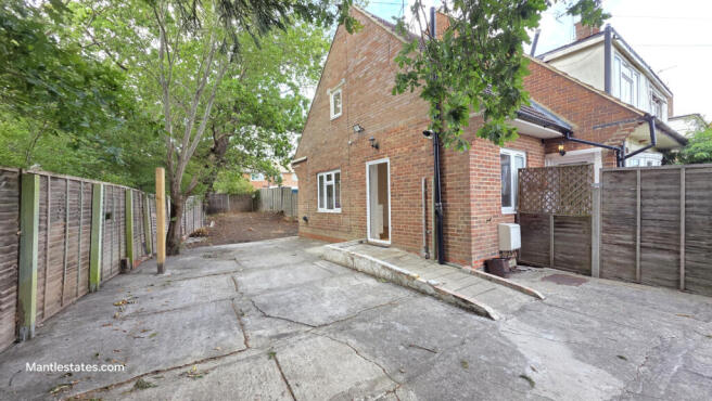 1 bed end-terrace house for sale Farm Close, High