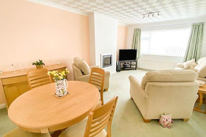 Lounge/Dining Room