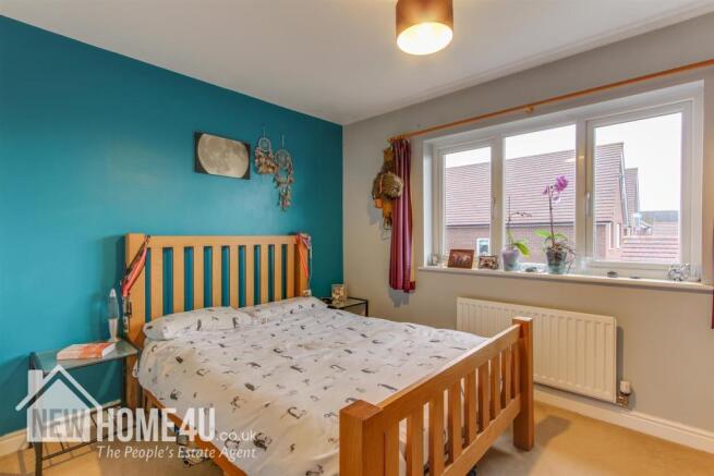 MASTER BEDROOM: