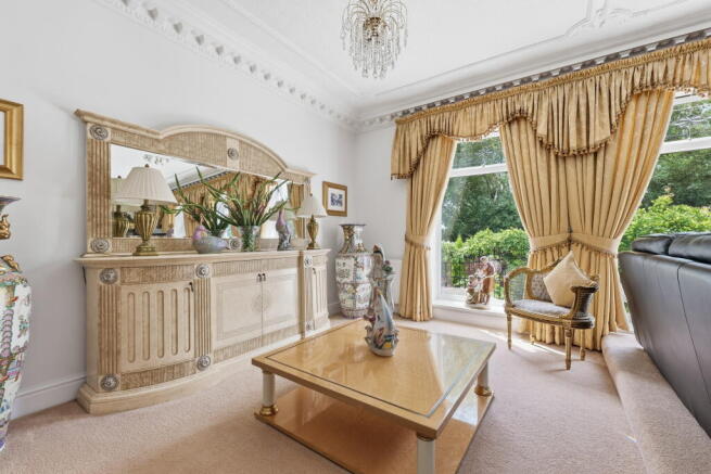 4 bed Bungalow for sale Image 9