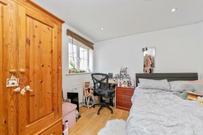 21ErringtonClose-14.jpg