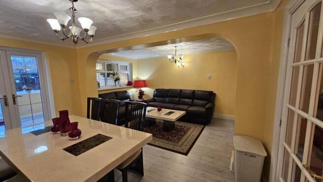 5 bed Detached for sale Image 4