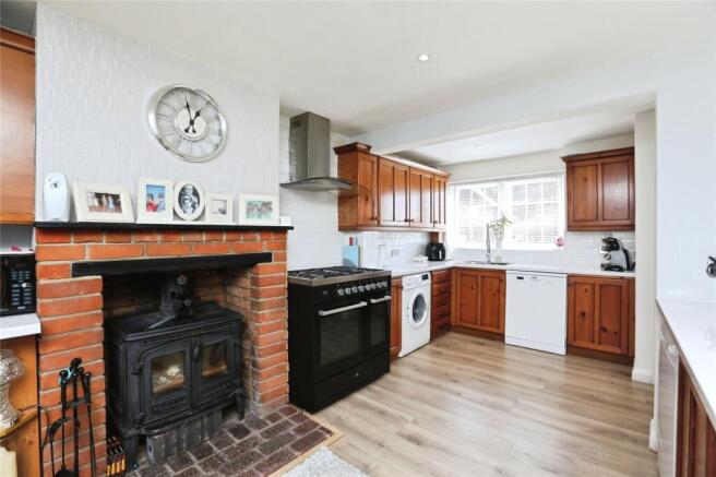 Bramley Way, SHEERNESS, Kent, ME12 photo 4