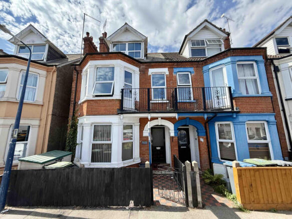 4 Bedroom Maisonette For Sale