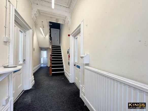 5 bed Town House for sale Image 9