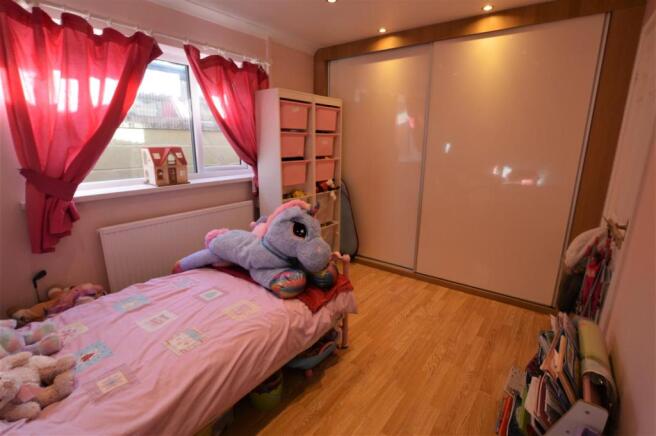 Bed3a.JPG