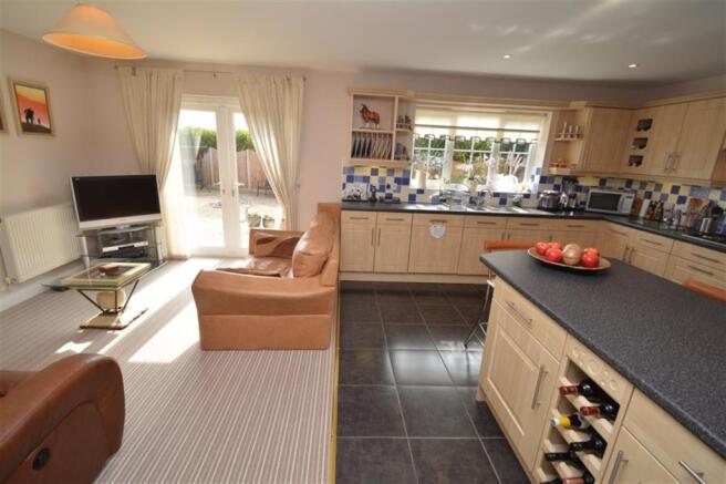 KITCHEN/FAMILY ROOM
