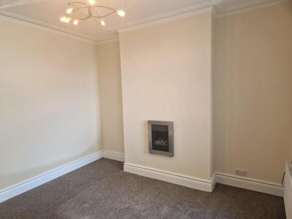 2 bed Terraced to rent Image 8