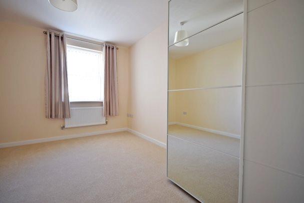 Bedroom 1 (2)