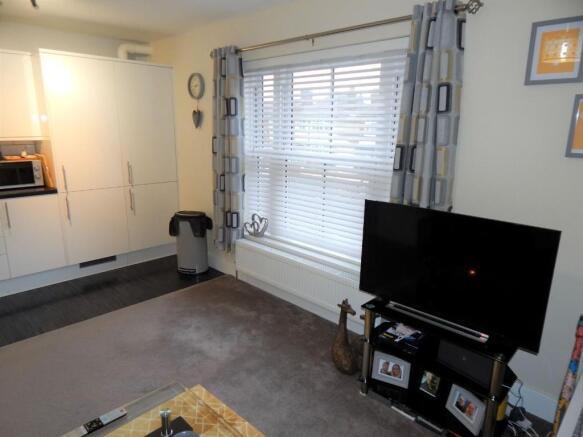 LOUNGE/KITCHEN