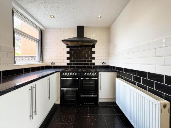 3 bed Semi-Detached for sale Image 8