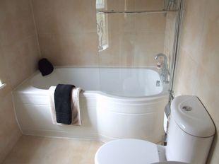 MASTER EN-SUITE