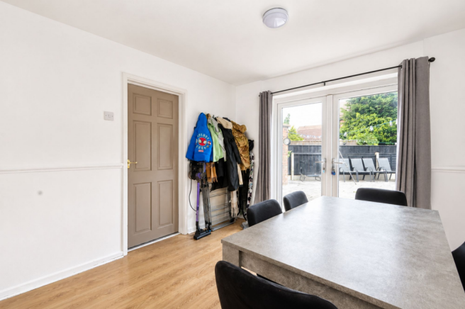 3 bed Semi-Detached to rent Image 5