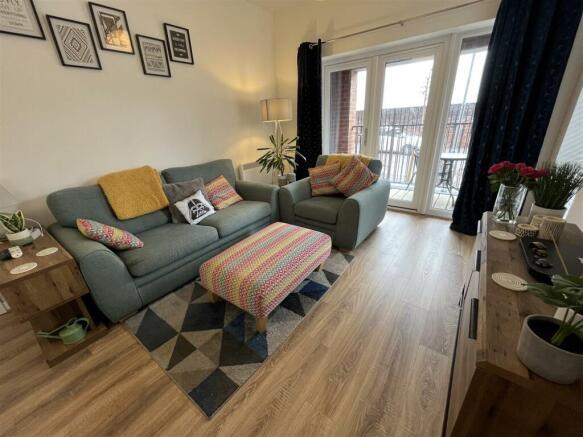 Open Plan Lounge & Dining Kitchen