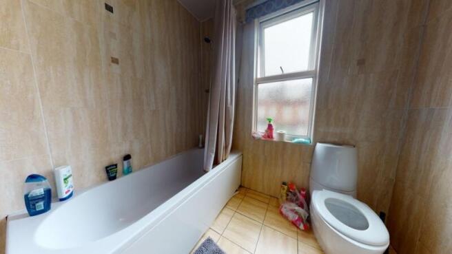 4 bed Terraced to rent Image 8