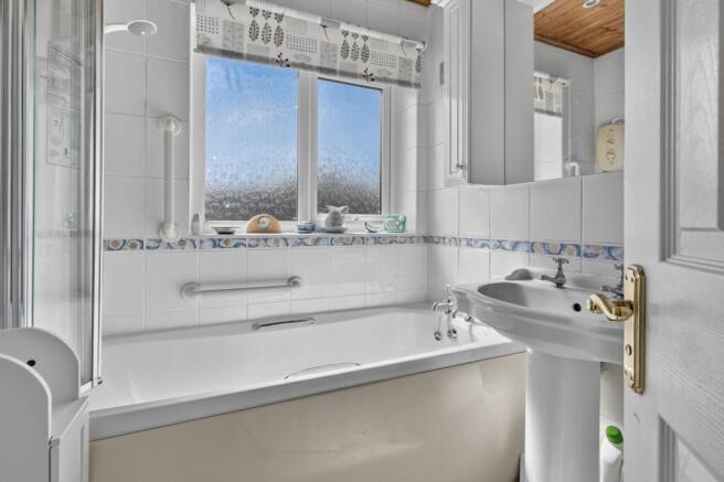 3 bed Semi-Detached for sale Image 8