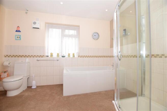 En-Suite Bathroom