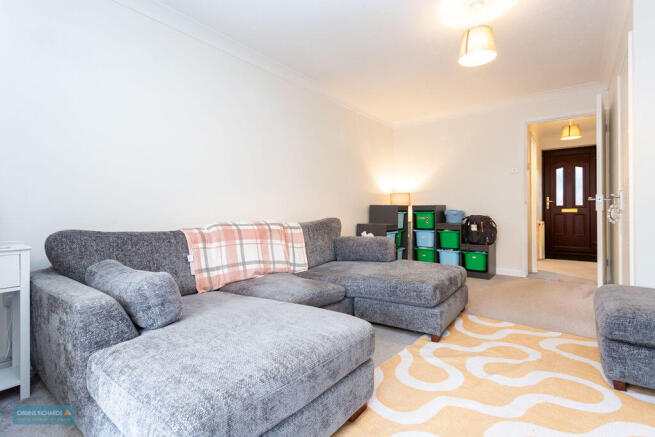 Sitting Room/ Dining Room