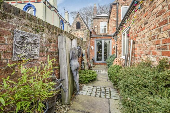 OUTSIDE/ GARDEN