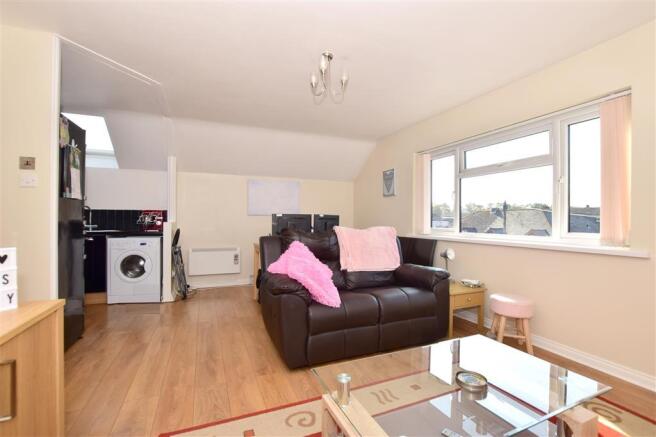 Lounge/Dining Area