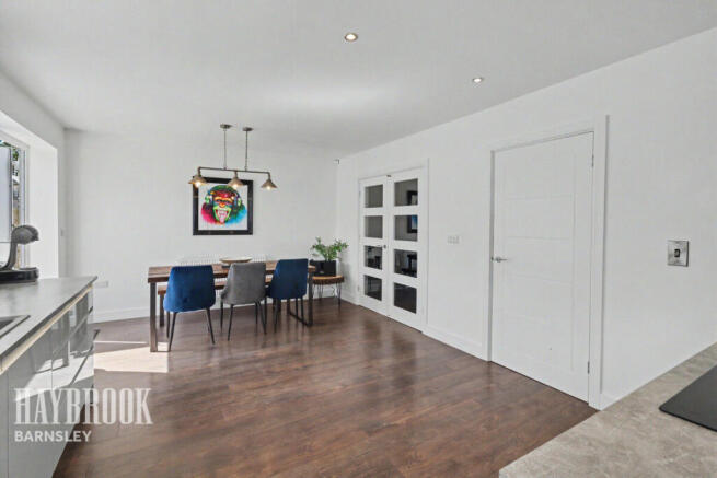 4 bed Detached for sale Image 10