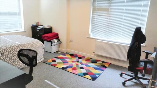 4c47fac1-bedroom