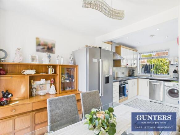 KITCHEN/DINING