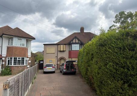 121 Glebe Gardens, New Malden, Surrey, KT3 5RX