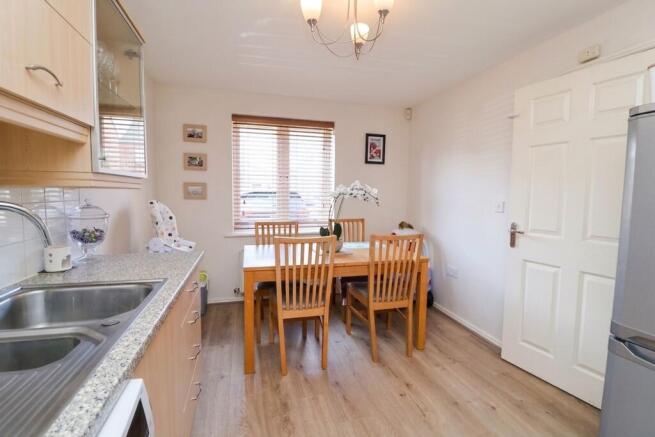 3 bed Semi-Detached for sale Image 6