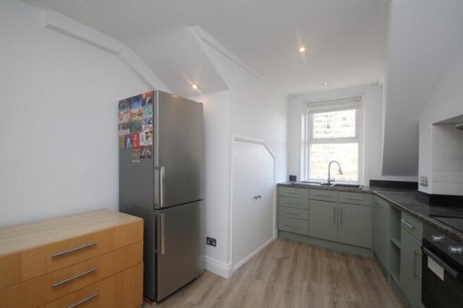3 bed Flat to rent Image 4
