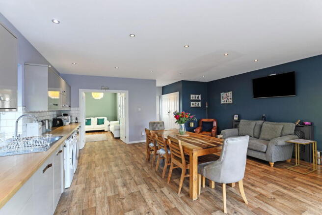 4 bed Detached for sale Image 6