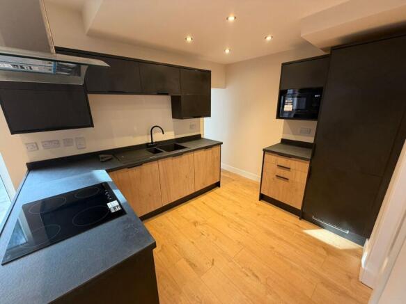 3 bed Terraced to rent Image 4