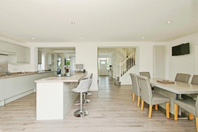 5 bed Detached Bungalow for sale Image 6