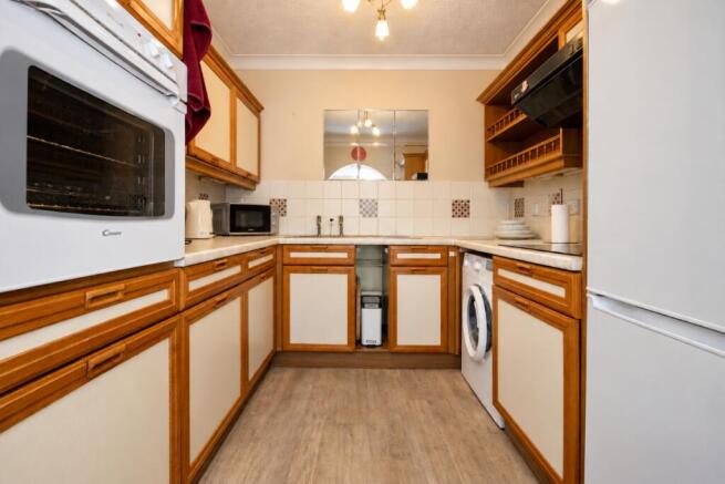 Rosecott, Havant Road, Horndean, PO8 0XA photo 3