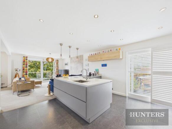 4 bed Detached for sale Image 8