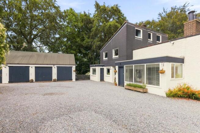 Exterior/Driveway
