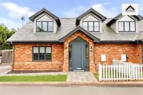 1, Carlton Mews, Lippitts Hill, Loughton IG10 4AL