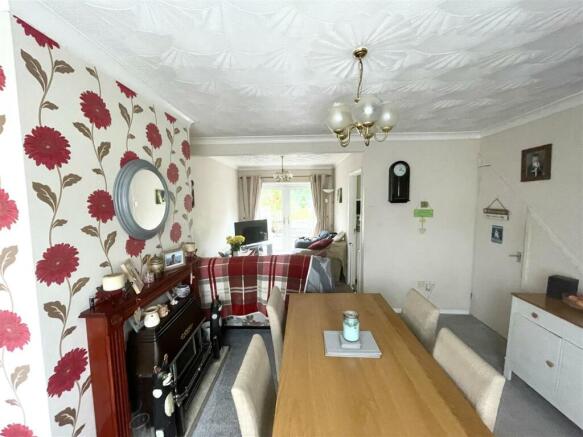 Lounge/Dining Room
