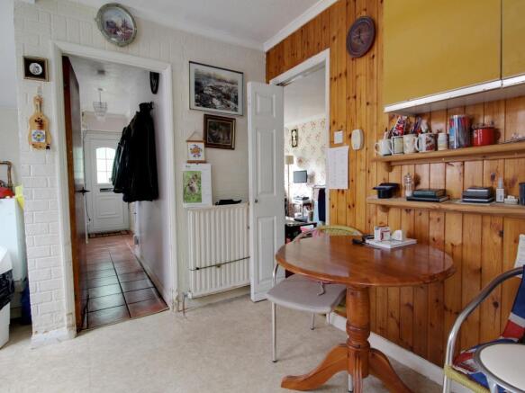 BREAKFAST ROOM: