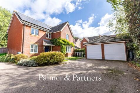 Keats Close, Saxmundham, Suffolk, IP17