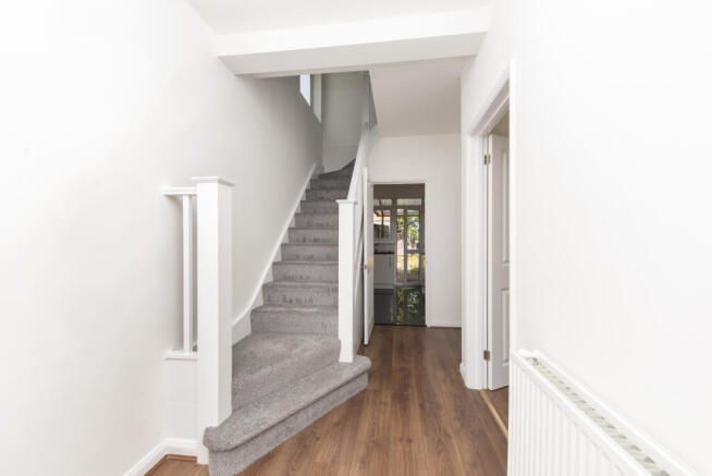 27 Berrylands - Hall