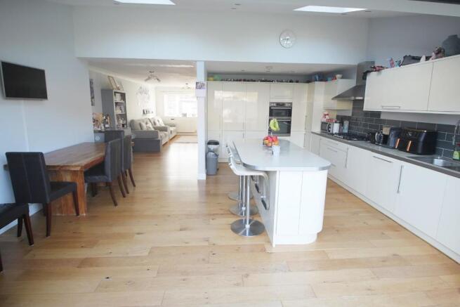 Kitchen 3.JPG