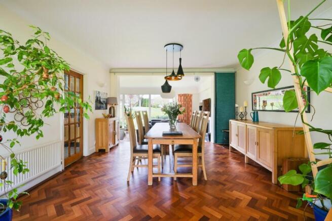 The Ridings, Epsom, KT18 photo 4