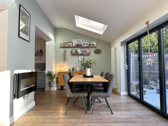 Dining Area 670