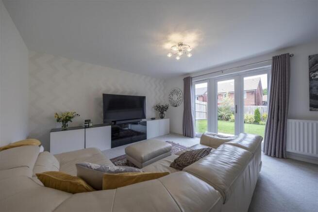 8 Scarfell Crescent-001.JPG