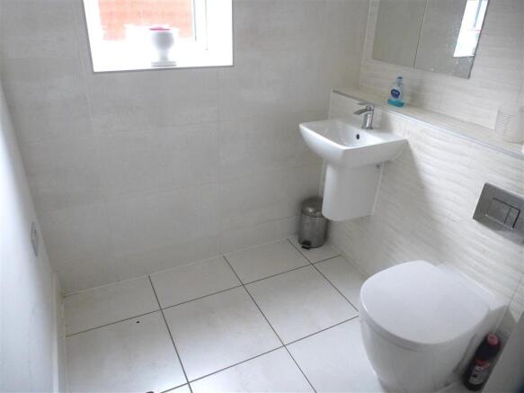 Cloakroom/wc