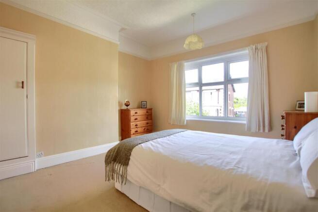 3 bed Semi-Detached for sale Image 6