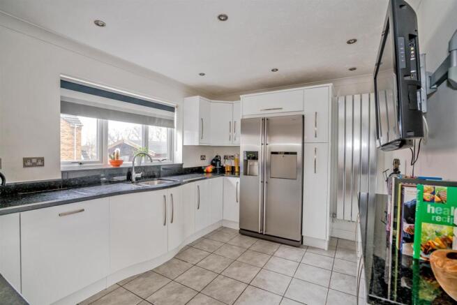 Fremantle Drive, Cannock, WS122GY-5.jpg